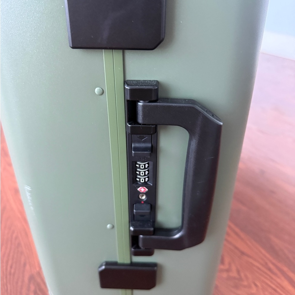 Samsonite Olive Hardshell Luggage Carry on - Picture 8 of 8